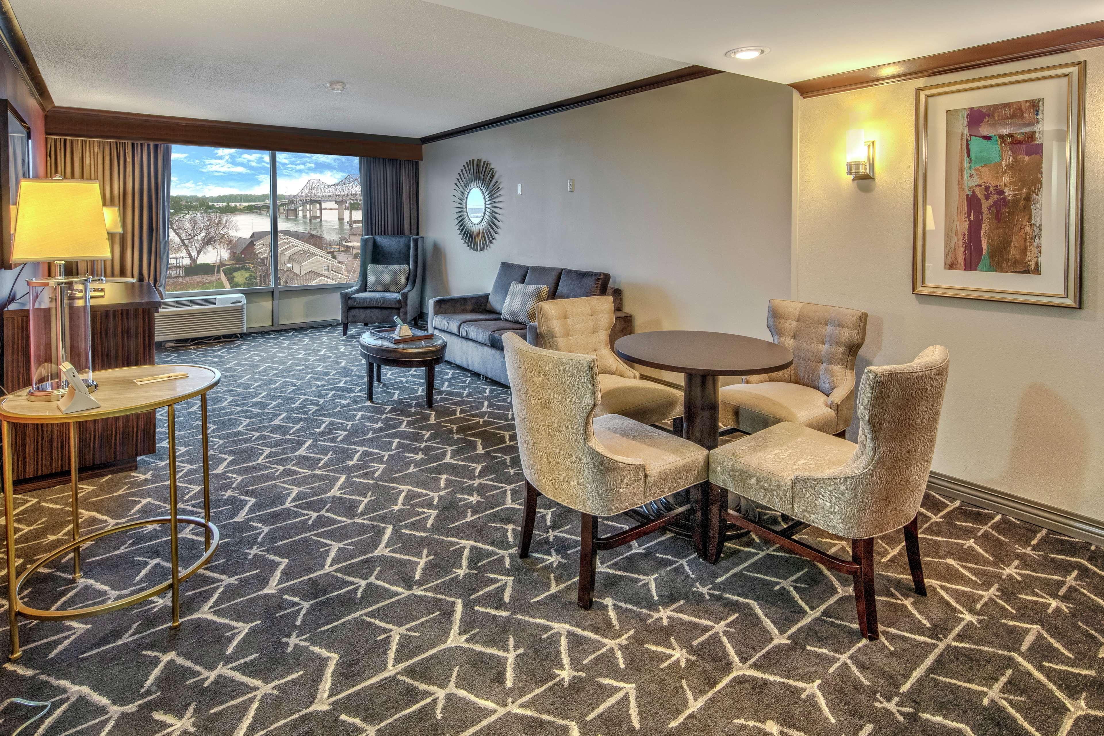 Doubletree By Hilton Decatur Riverfront Экстерьер фото