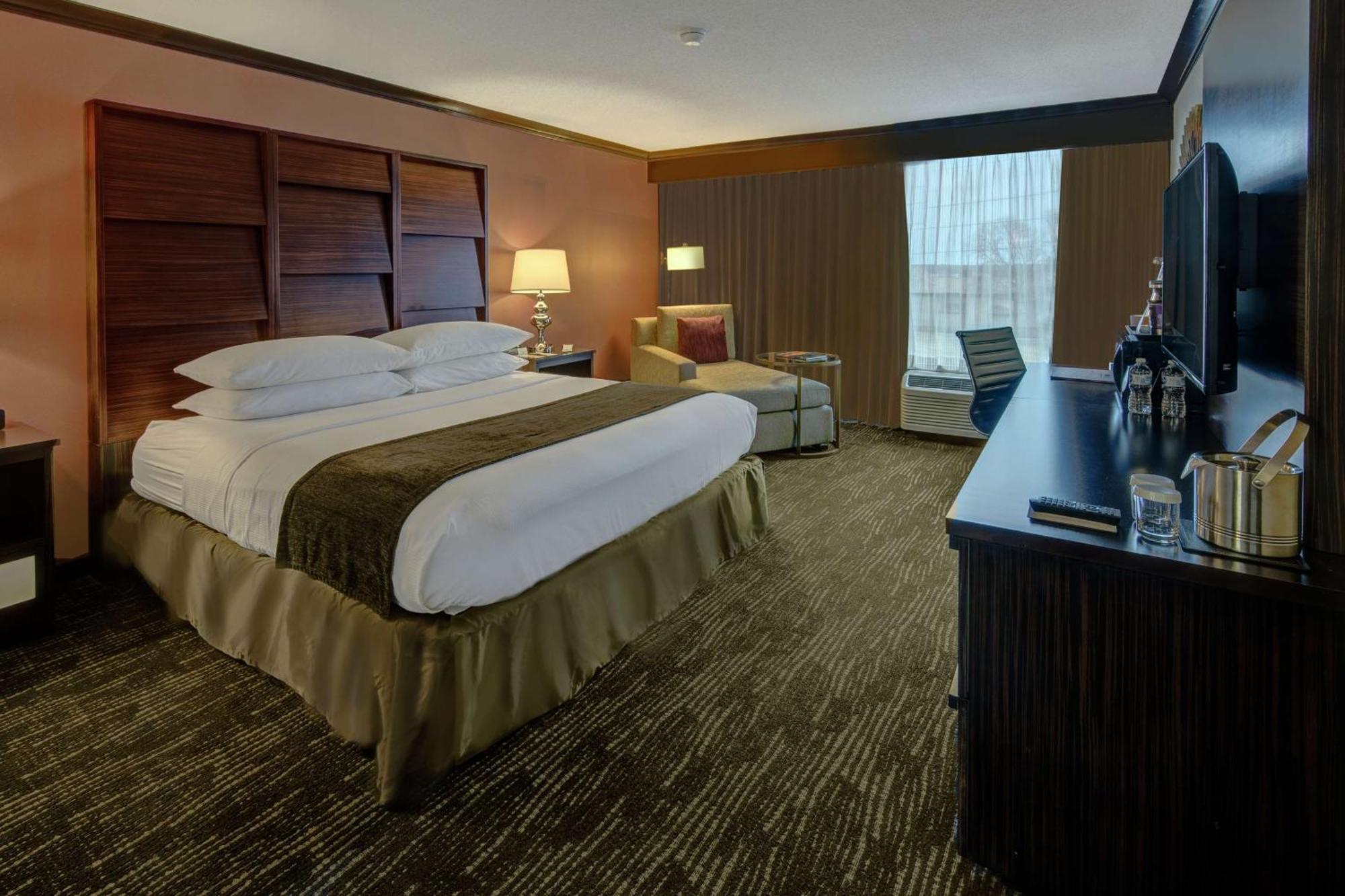 Doubletree By Hilton Decatur Riverfront Экстерьер фото
