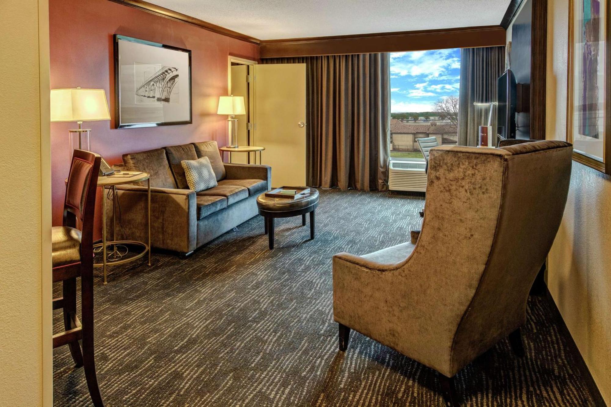 Doubletree By Hilton Decatur Riverfront Экстерьер фото
